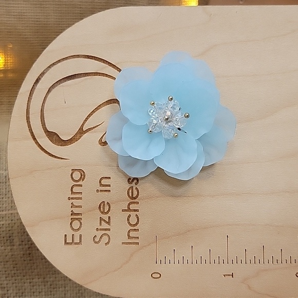 🔥LAST PAIR🔥 Sculptural Flower Statement Earrings - Picture 5 of 9